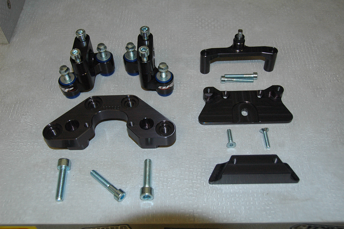 SUB Mount / Mount Kit Only / rubber type / using stock triple clamps
